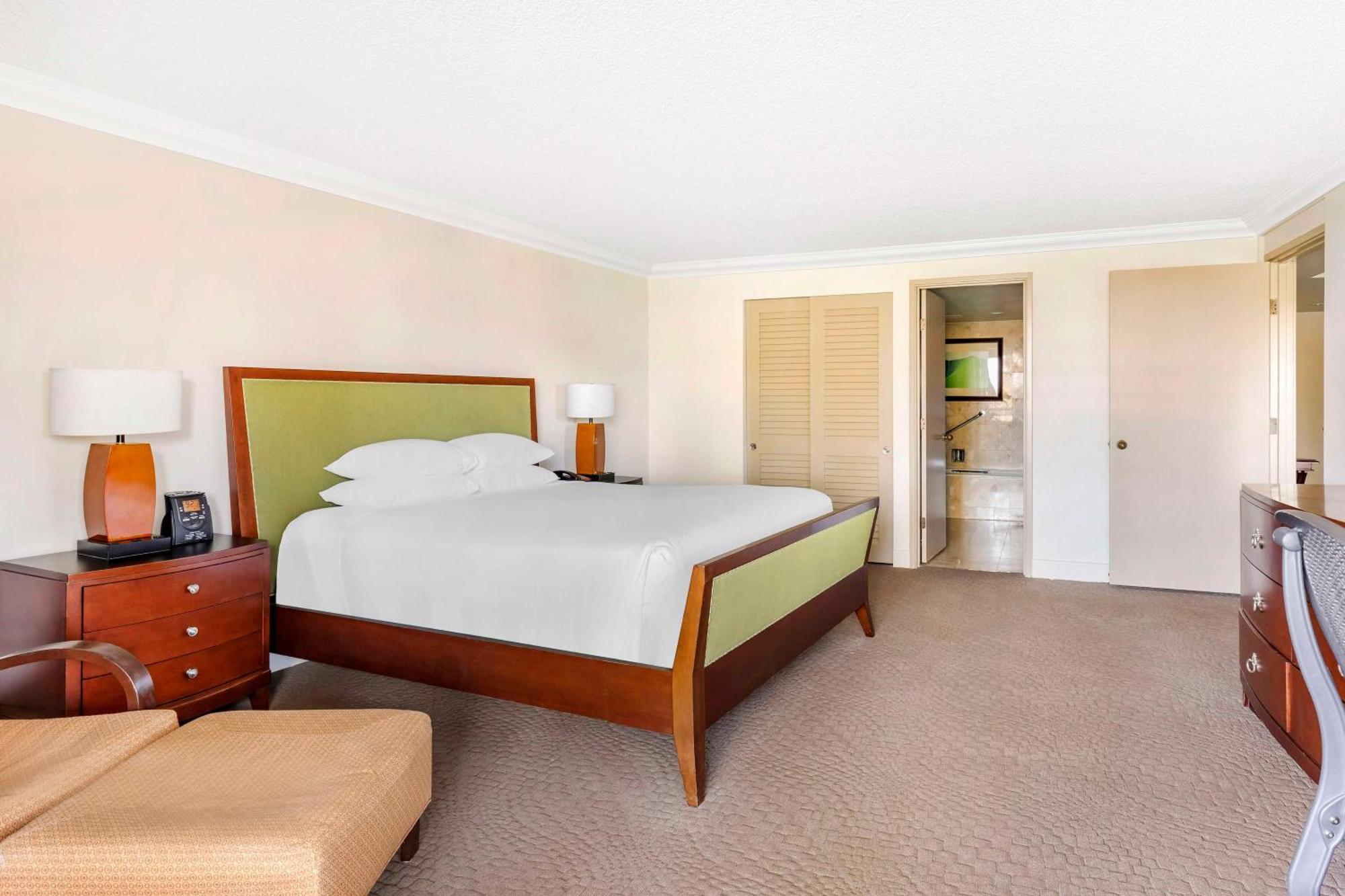 Hilton Grand Vacations Club Ocean Tower Village